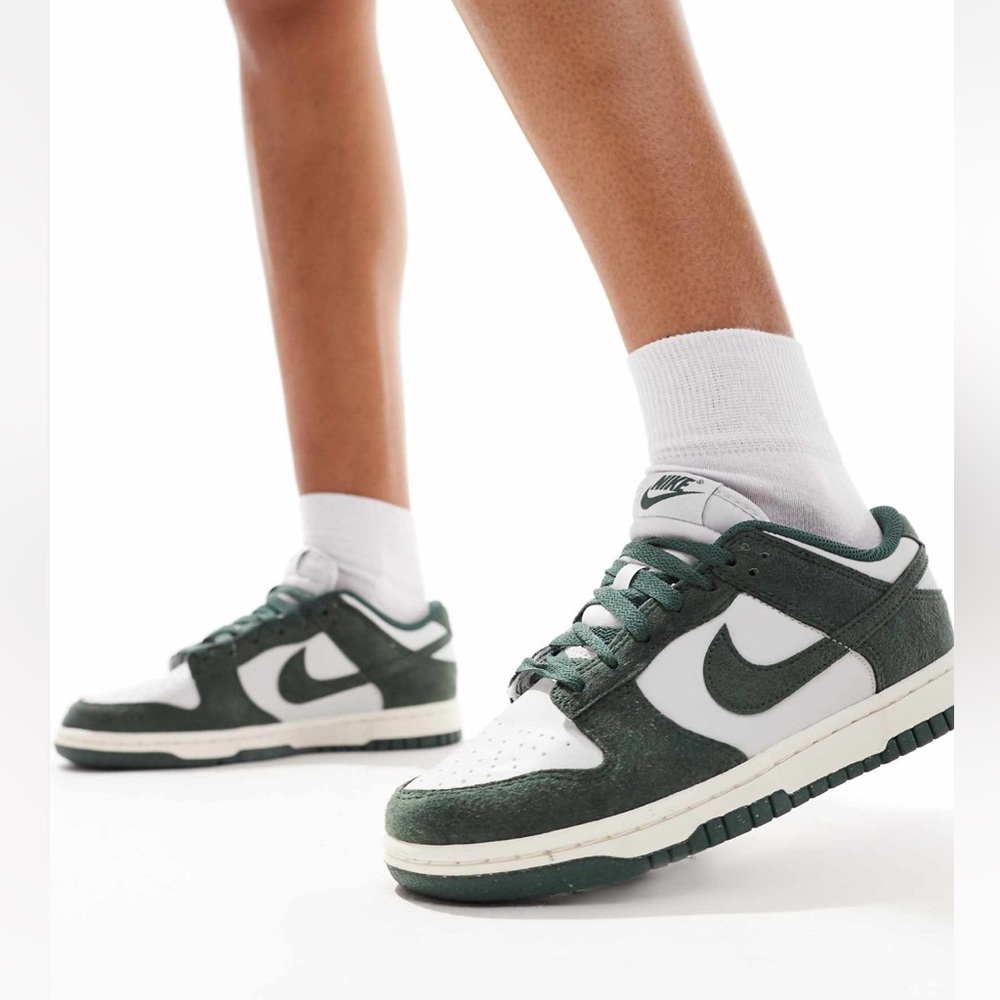 Nike Dunk Low Sneakers